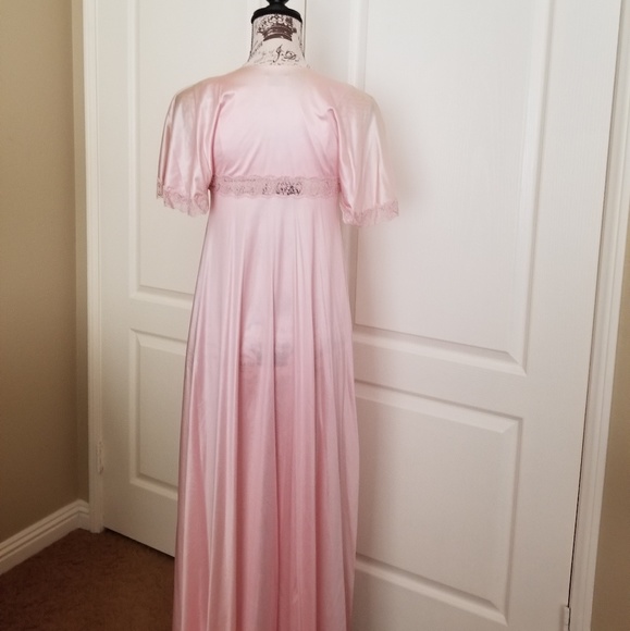 Pink Negligee Gown & Robe Set - Picture 6 of 8